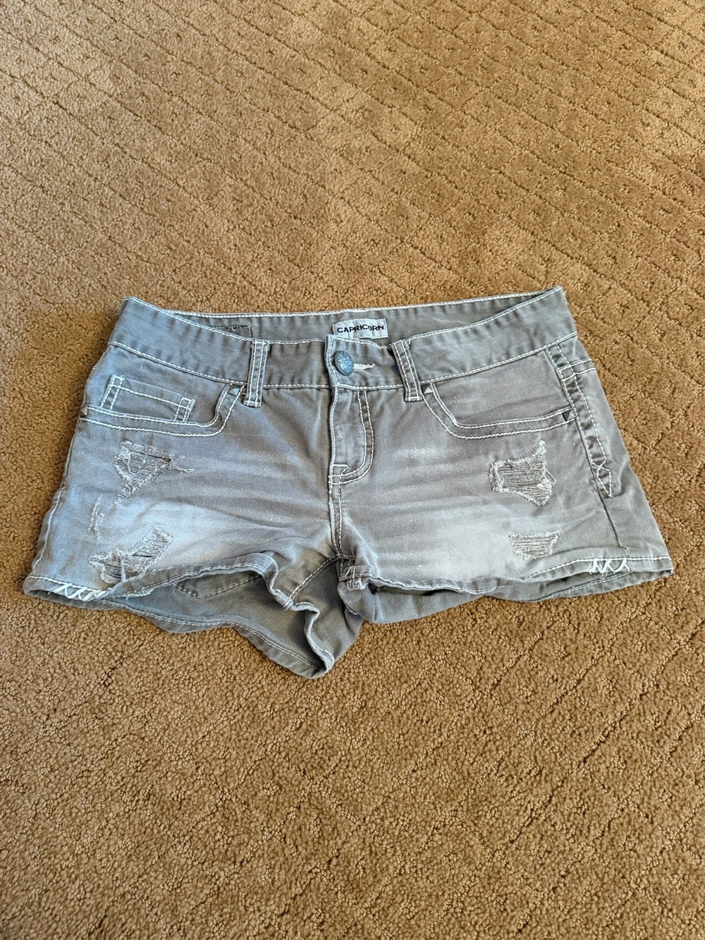 Day Trip Low Rise Gray Denim Distressed Shorts Women’s Size 27